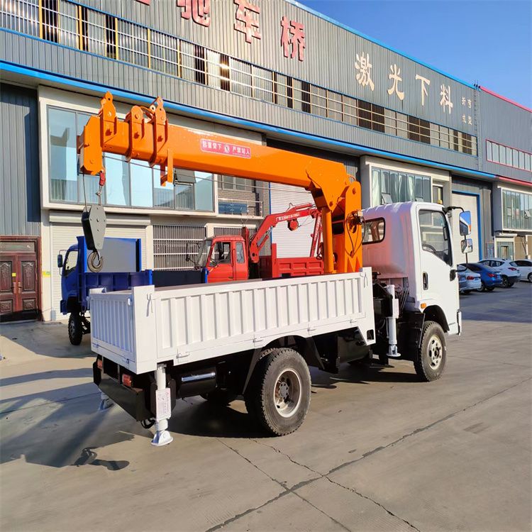 可克达拉市三轮随车吊定制 农用改装机自备吊中瑞长期出售